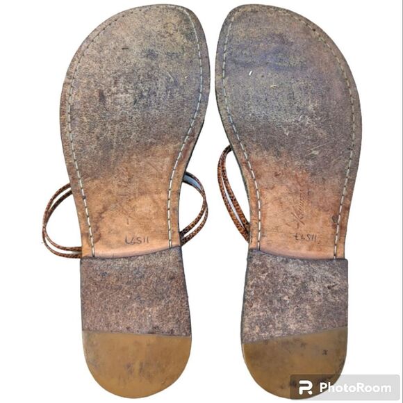 Vintage Kenneth Cole New York Leather Hardware Embellished Flip Flop Sandals 9.5 - Picture 6 of 8